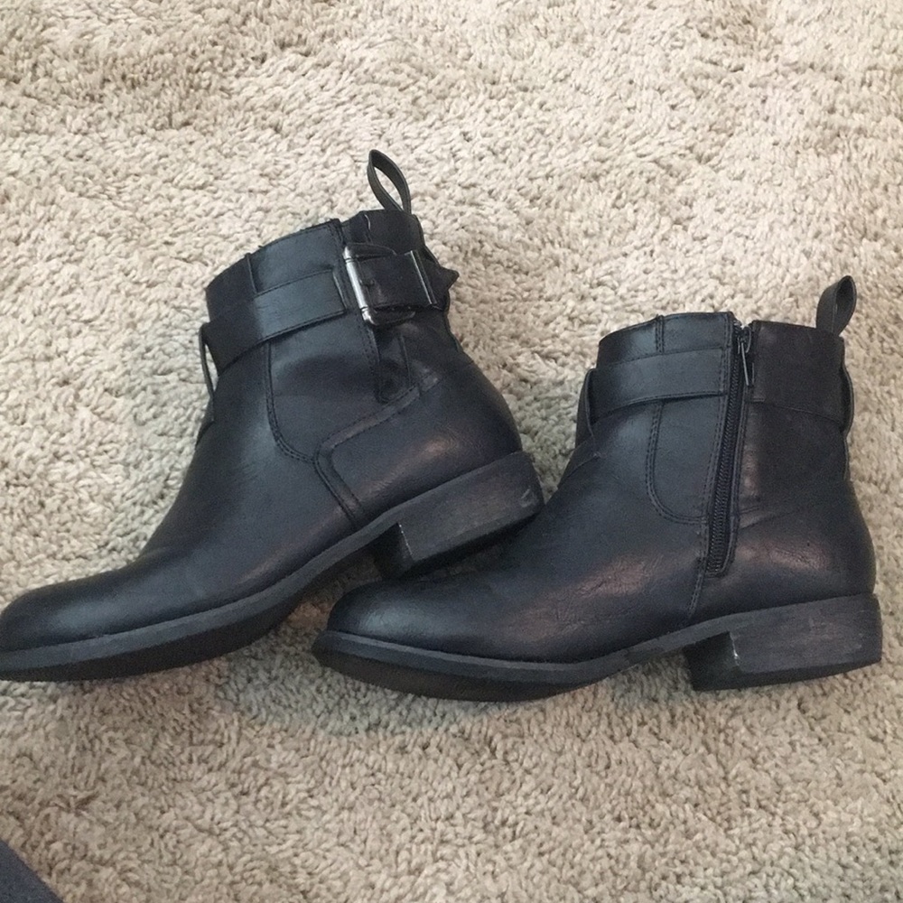 Black forever 21 ankle boots/bootie